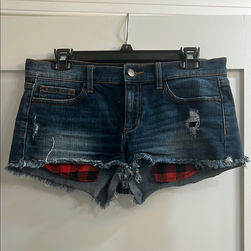 Black Label Blue Jean Shorts Distressed Frayed Hem Peekaboo Red and Black Pocket